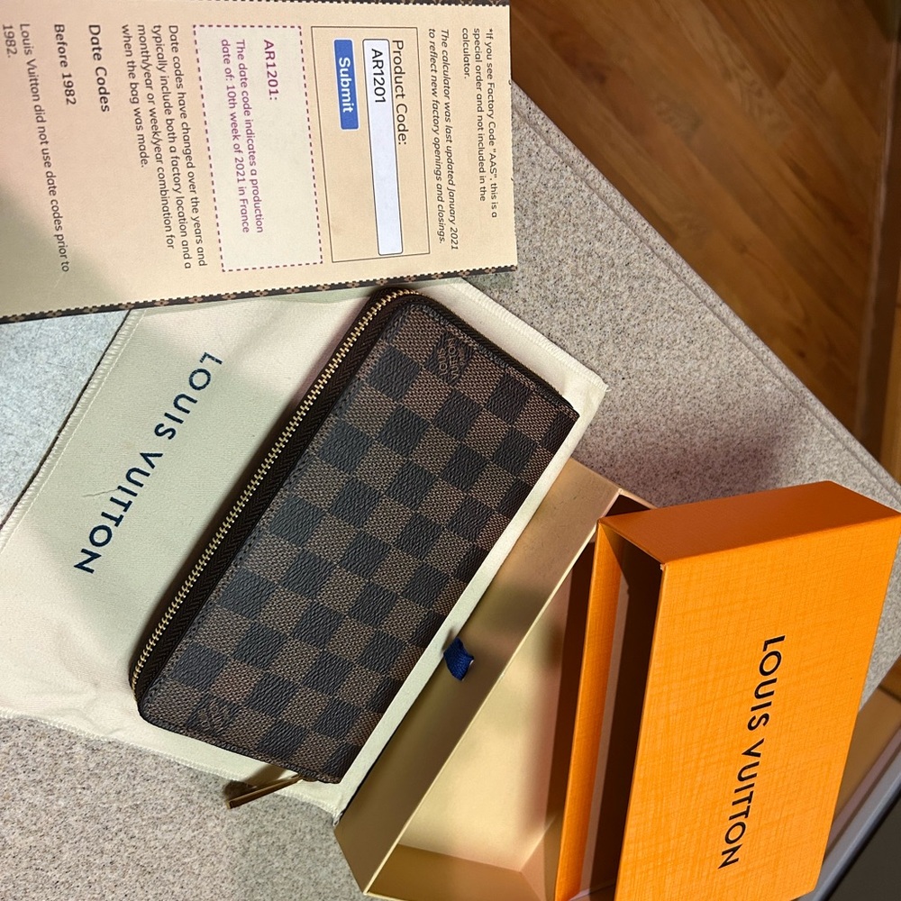 Louis Vuitton Rose Ballantine color 4.1x7.7x1 (h-I-w) Zipper Wallet N60046